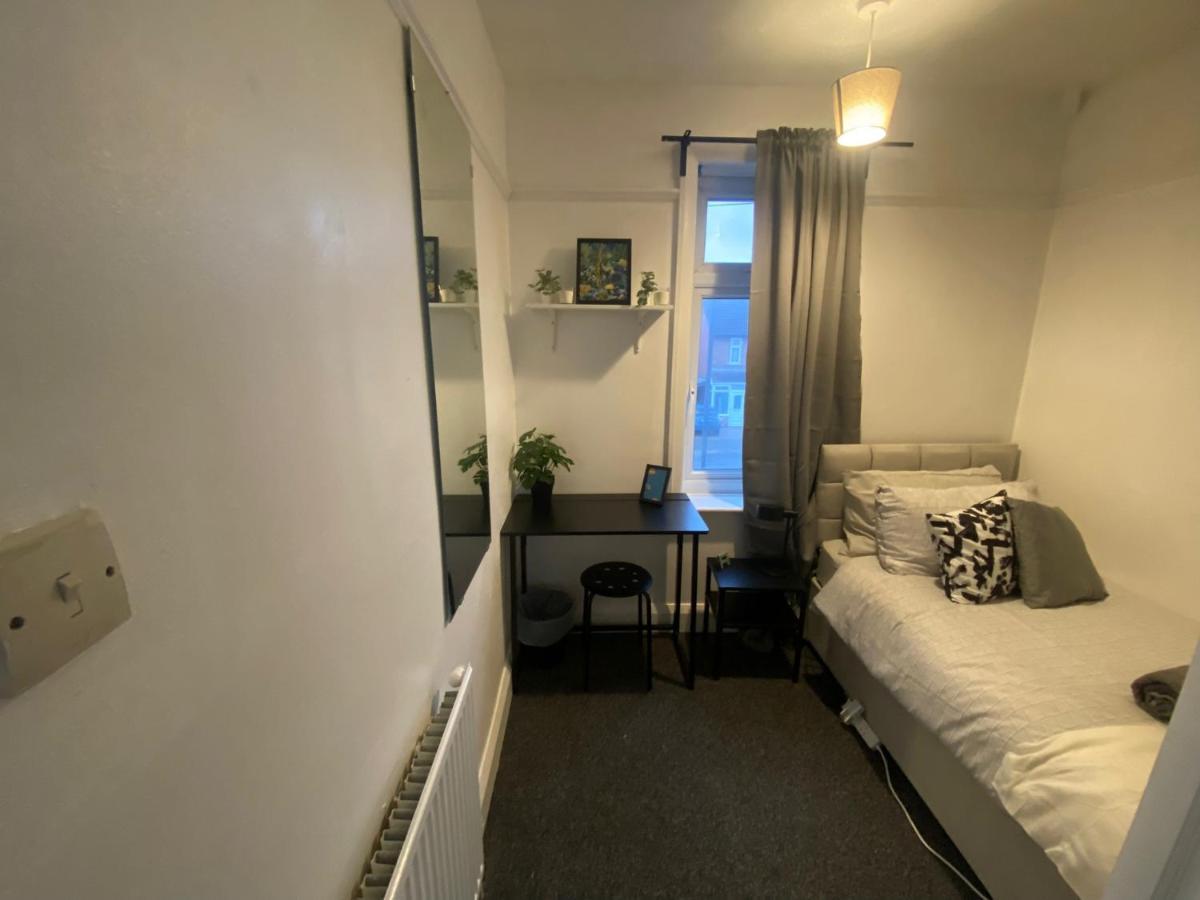 Room 2 Peaceful Stay Near Derby City Centre エクステリア 写真